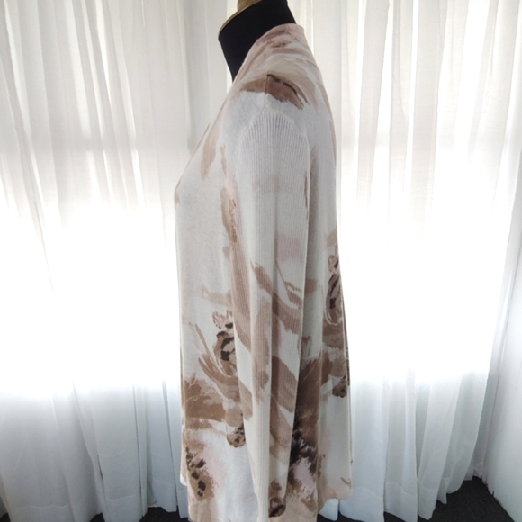 CHICOS CARDIGAN SIZE 2. - Picture 3 of 8